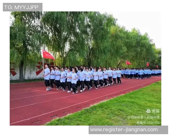 欢声笑语中奔跑的青春运动会足球盛宴