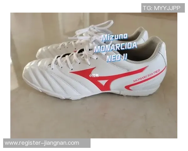 美津浓足球鞋全面解析适合各类场地的高性能选择与推荐