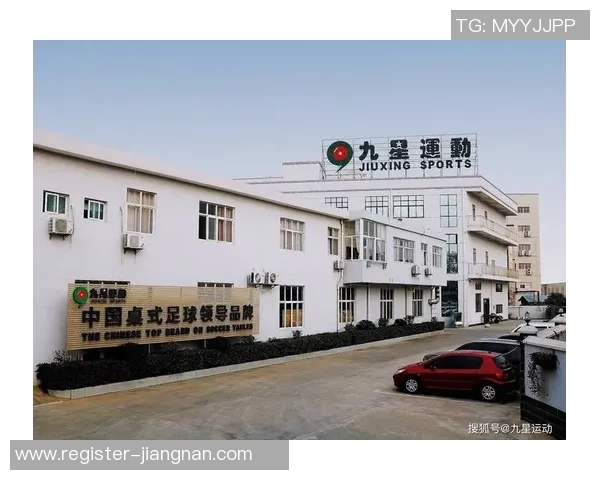 足球队总经理负责球队运营管理与战略规划的重要性分析